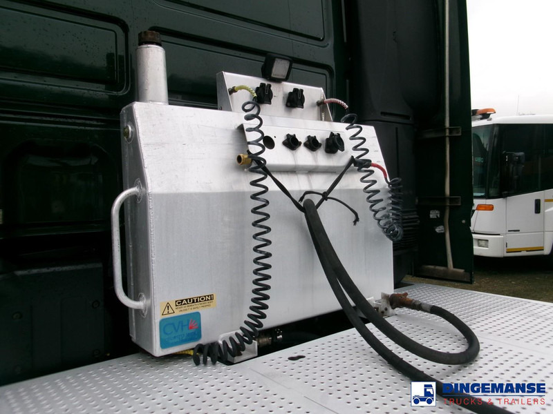 DAF XF 106 6x2 RHD Euro 6 + Hydraulics - Tractor unit: picture 5 DAF XF 106 6x2 RHD Euro 6 + Hydraulics - Tractor unit: picture 5