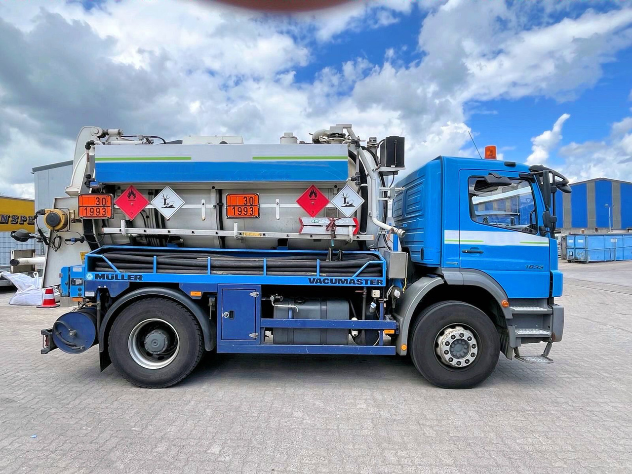 Mercedes-Benz Axor 1833 Müller 9,5m³ Saug u.Druck+HD-Spül +ADR - Vacuum truck: picture 1 Mercedes-Benz Axor 1833 Müller 9,5m³ Saug u.Druck+HD-Spül +ADR - Vacuum truck: picture 1
