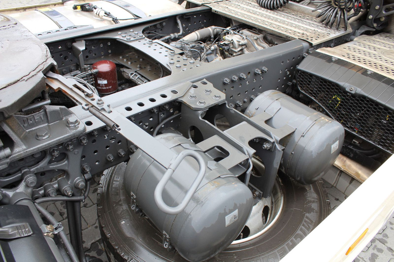 Tractor unit Mercedes-Benz Actros 1848 LS 4x2 BigSpace (MP5) Vollverspoiler: picture 9 Tractor unit Mercedes-Benz Actros 1848 LS 4x2 BigSpace (MP5) Vollverspoiler: picture 9