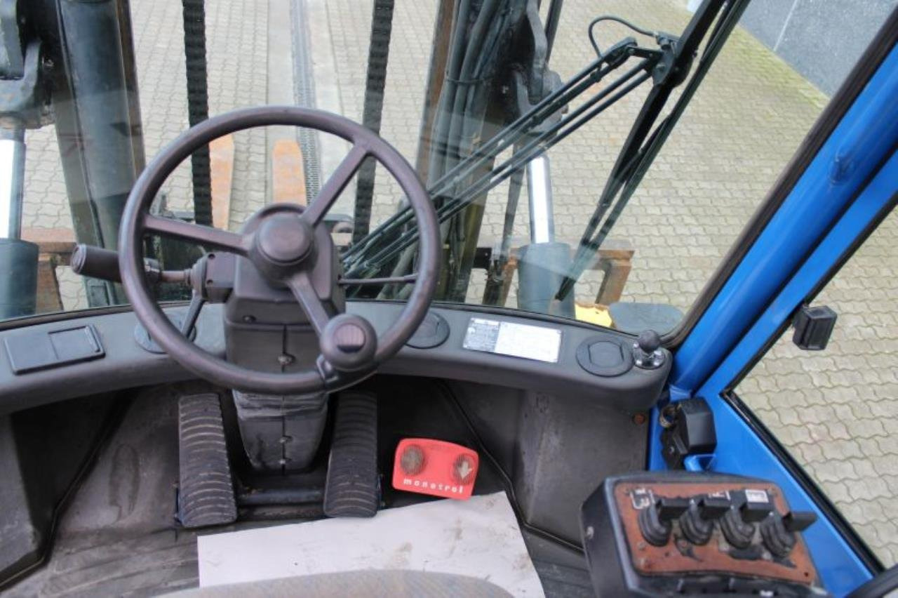 Hyster H8.00XM-6 - Diesel forklift: picture 4 Hyster H8.00XM-6 - Diesel forklift: picture 4