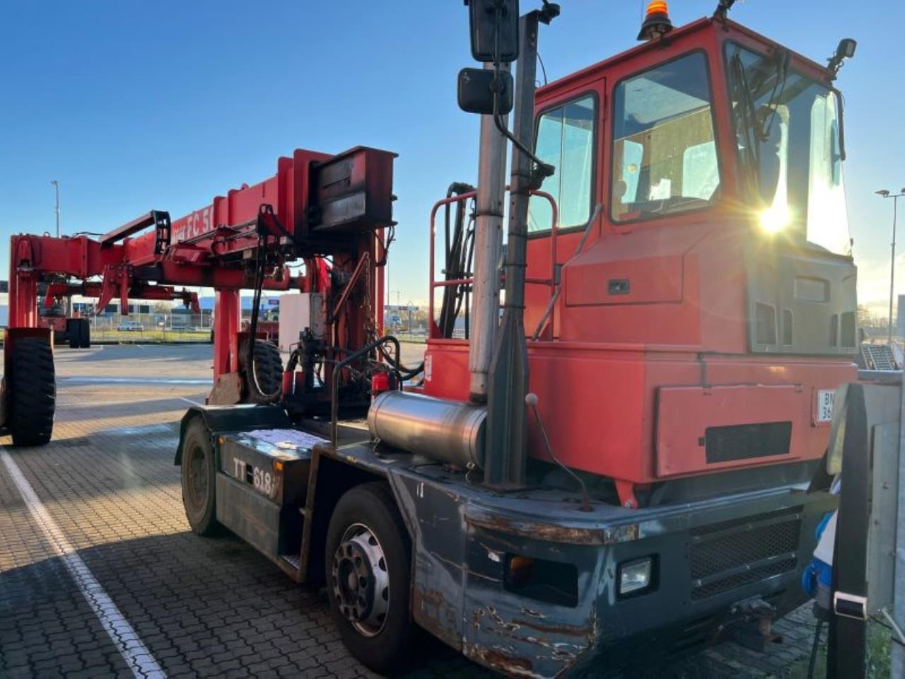 Kalmar TT618 - Terminal tractor: picture 1 Kalmar TT618 - Terminal tractor: picture 1