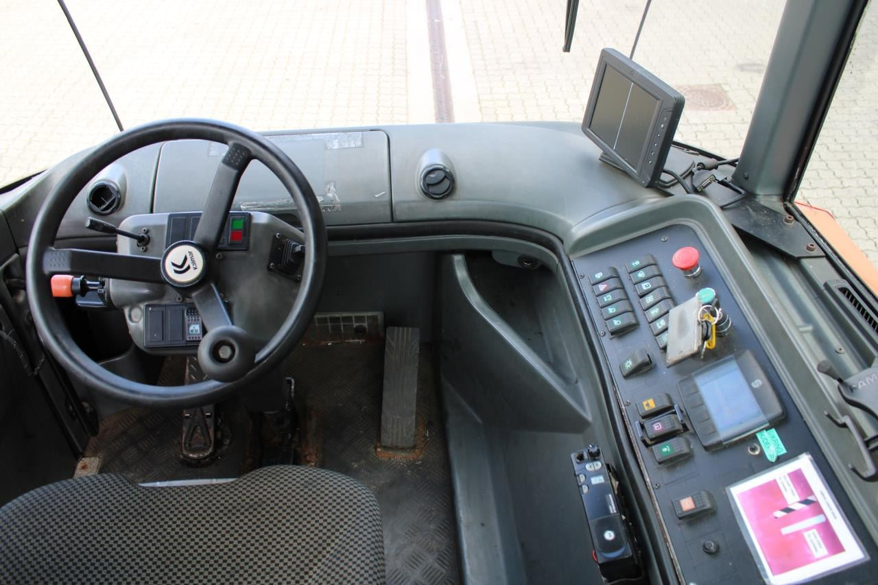 Kalmar TT618I - Terminal tractor: picture 4 Kalmar TT618I - Terminal tractor: picture 4