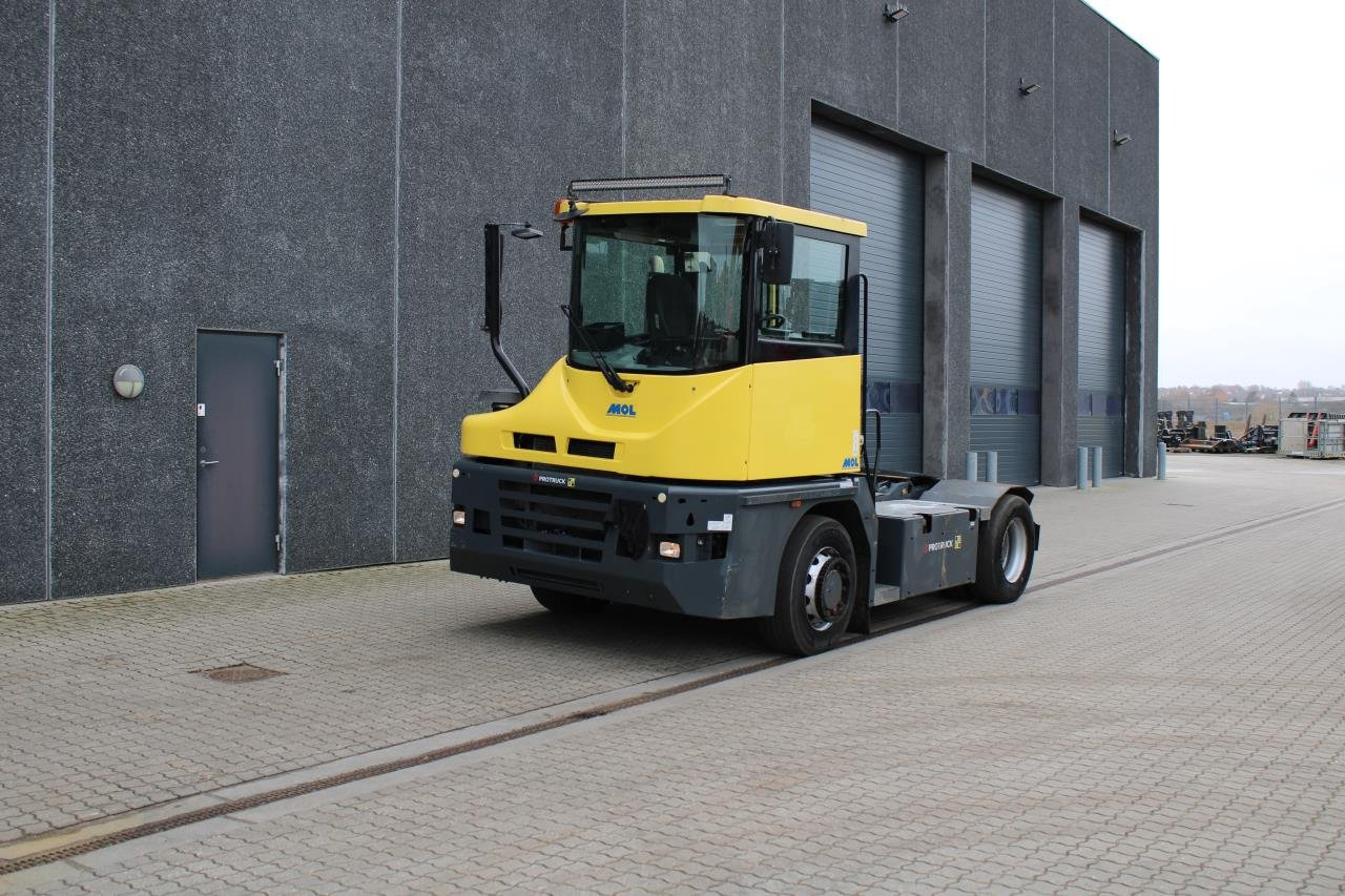 MOL RM255 4X4 - Terminal tractor: picture 2 MOL RM255 4X4 - Terminal tractor: picture 2