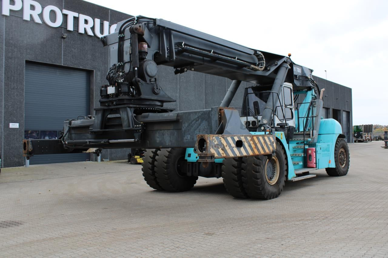 SMV 4531 TB5 - Reach stacker: picture 2 SMV 4531 TB5 - Reach stacker: picture 2