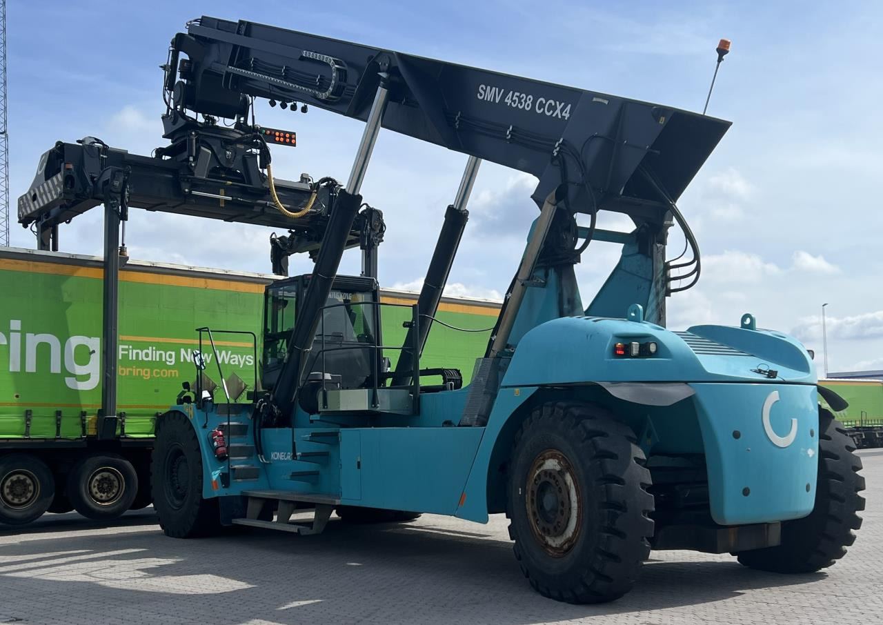 SMV 4538 CCX4 - Reach stacker: picture 4 SMV 4538 CCX4 - Reach stacker: picture 4