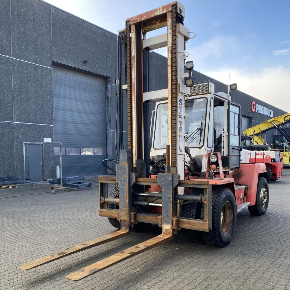 SveTruck 10-900 - Forklift: picture 2 SveTruck 10-900 - Forklift: picture 2