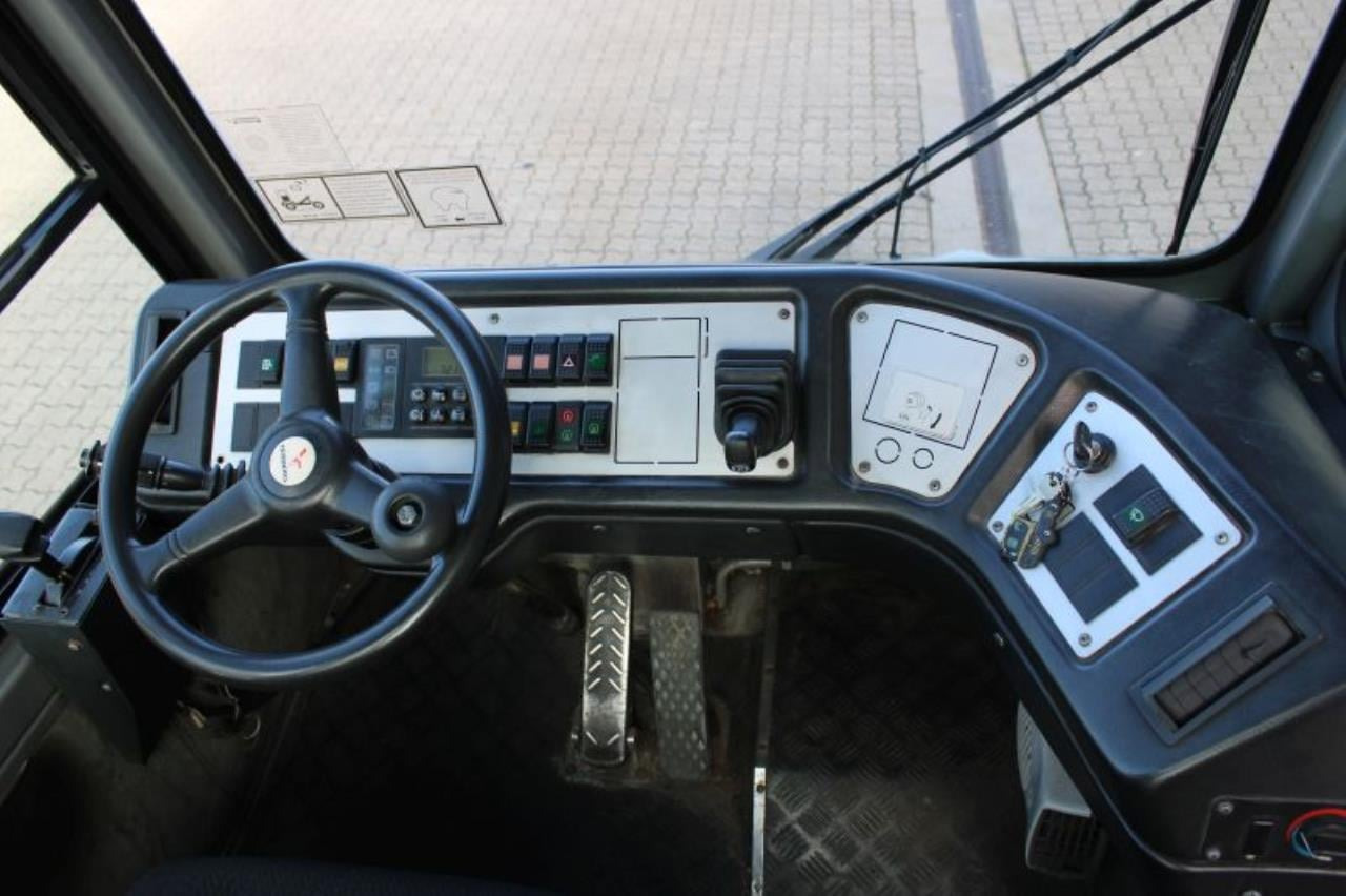 Terberg YT182 - Terminal tractor: picture 4 Terberg YT182 - Terminal tractor: picture 4