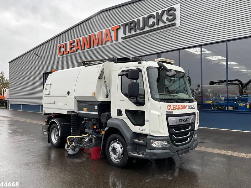 DAF FA LF 230 Euro 6 Johnston VT652 Just 87.278 km! - Road sweeper: picture 2 DAF FA LF 230 Euro 6 Johnston VT652 Just 87.278 km! - Road sweeper: picture 2