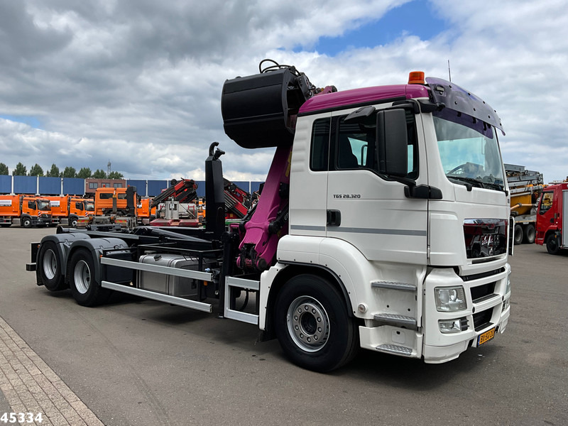 MAN TGS 28.320 Palfinger 15 Tonmeter Z-kraan Just 105.229 km! - Hook lift truck, Crane truck: picture 3 MAN TGS 28.320 Palfinger 15 Tonmeter Z-kraan Just 105.229 km! - Hook lift truck, Crane truck: picture 3