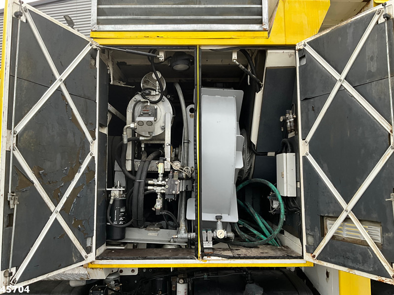 Vacuum truck MAN TGS 33.480 6x4 MTS Saugbagger 8 m³: picture 9