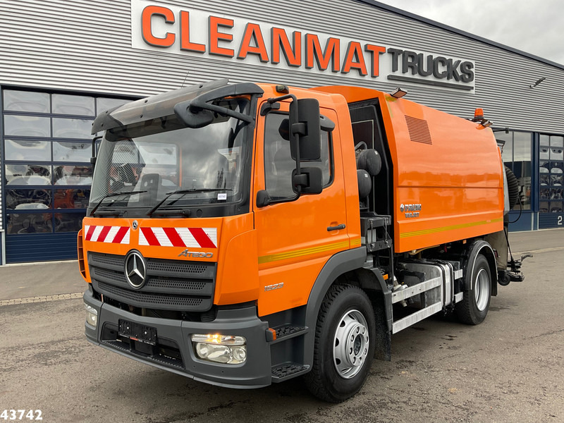 Mercedes-Benz ATEGO 1523 Faun VIAJET 6 R/HS Wegdekreiniger Just 14.776 km! - Road sweeper: picture 2 Mercedes-Benz ATEGO 1523 Faun VIAJET 6 R/HS Wegdekreiniger Just 14.776 km! - Road sweeper: picture 2