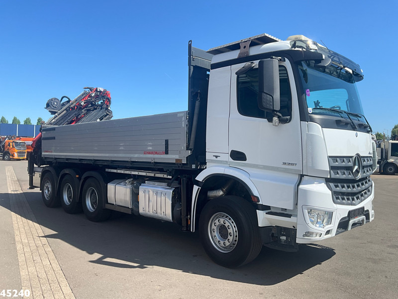 Mercedes-Benz Arocs 3251 8x4 Euro 6 Retarder Palfinger 34 Tonmeter laadkraan + Fly-Jib 2 zijdige kipper Just 146.766 km! - Tipper, Crane truck: picture 4 Mercedes-Benz Arocs 3251 8x4 Euro 6 Retarder Palfinger 34 Tonmeter laadkraan + Fly-Jib 2 zijdige kipper Just 146.766 km! - Tipper, Crane truck: picture 4