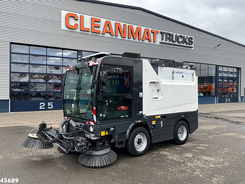 Schmidt Cleango Compact 500 Euro 6 with 3-rd brush Just 4.260 km! - Road sweeper: picture 3 Schmidt Cleango Compact 500 Euro 6 with 3-rd brush Just 4.260 km! - Road sweeper: picture 3