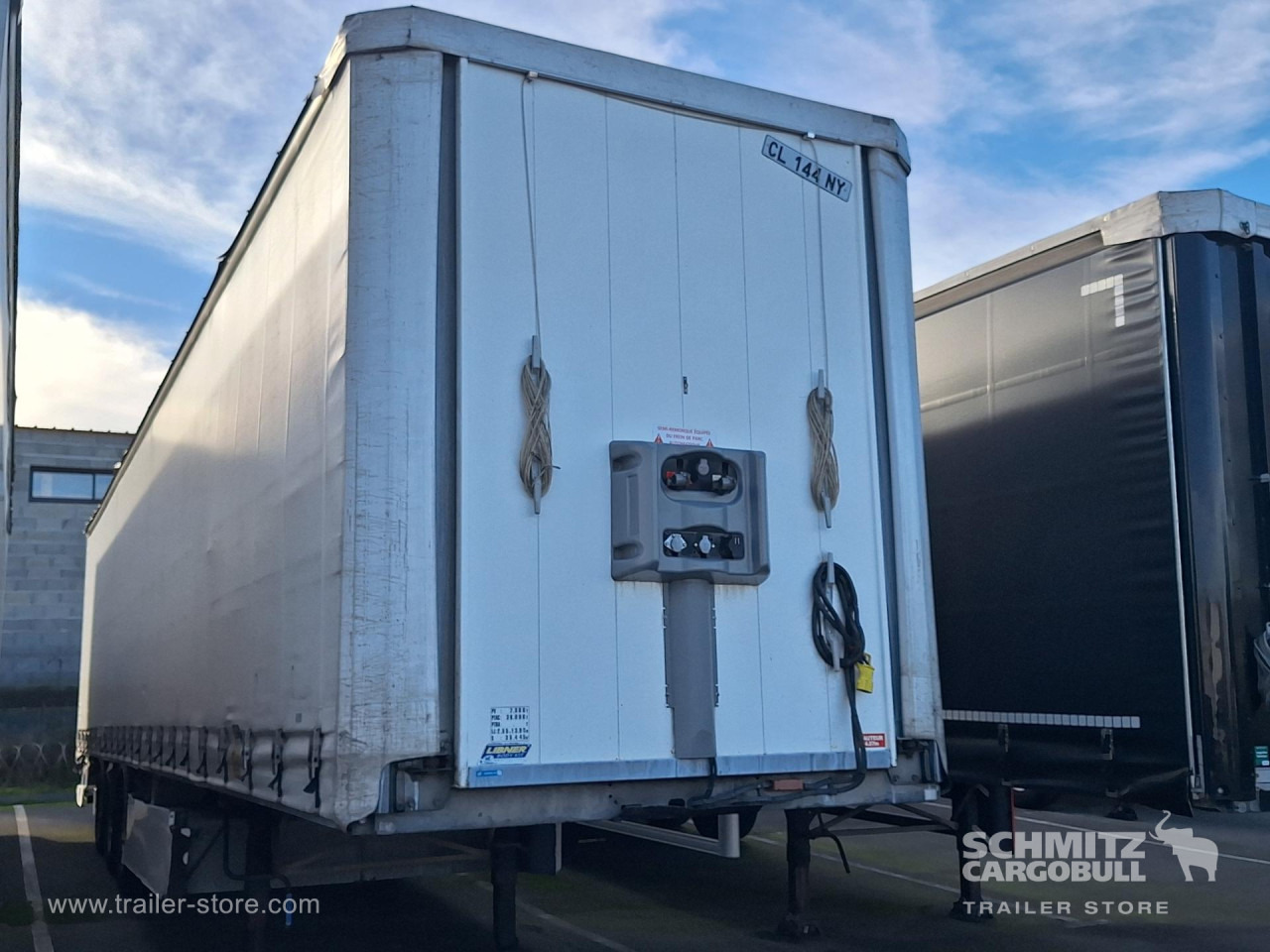 FRUEHAUF Curtainsider Standard Taillift - Curtainsider semi-trailer: picture 1 FRUEHAUF Curtainsider Standard Taillift - Curtainsider semi-trailer: picture 1