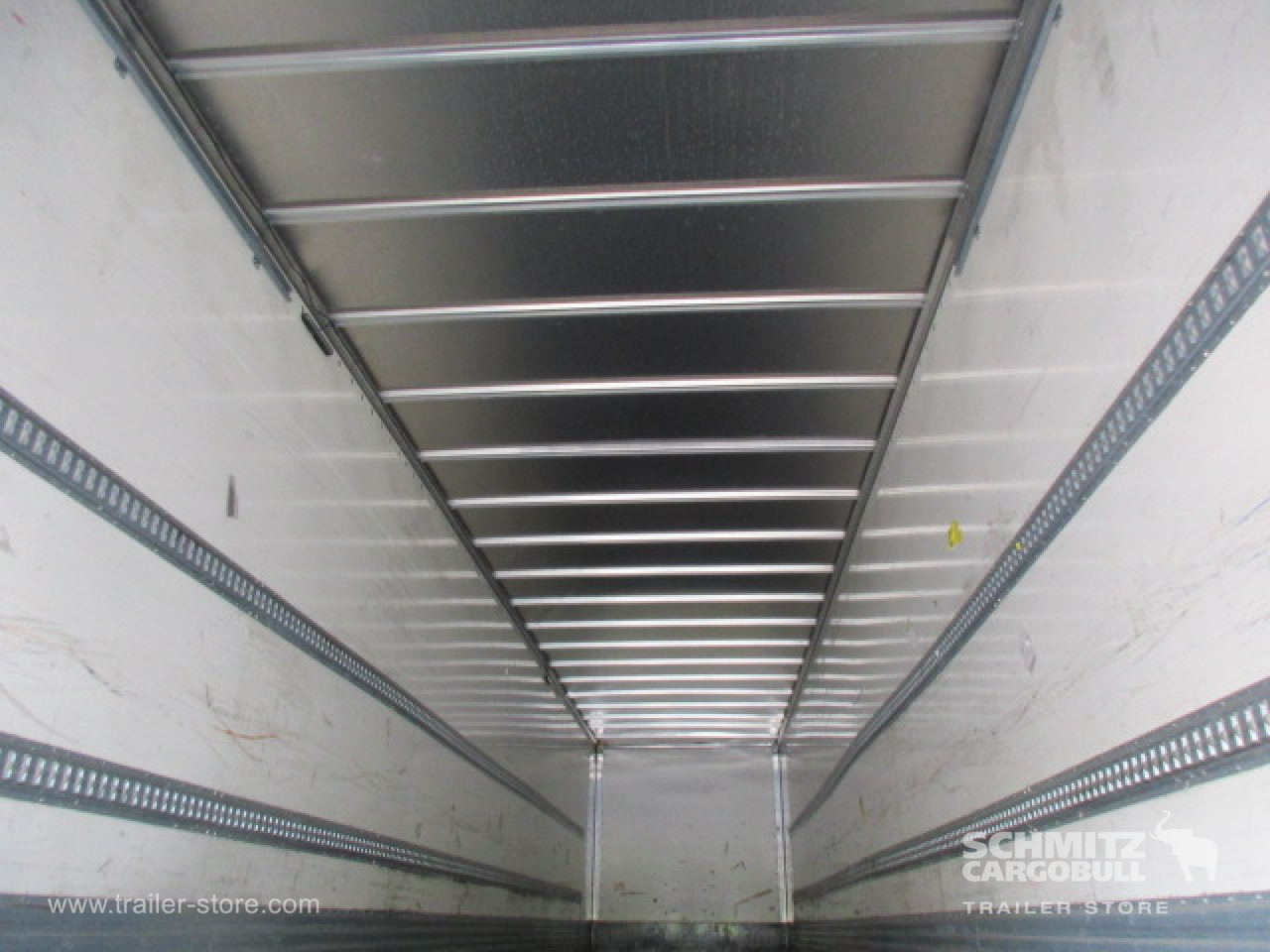 FRUEHAUF Dryfreight Standard Roller shutter door - Closed box semi-trailer: picture 5 FRUEHAUF Dryfreight Standard Roller shutter door - Closed box semi-trailer: picture 5