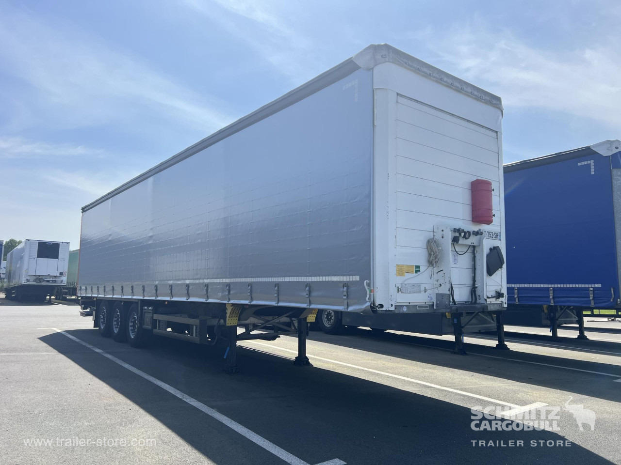 SCHMITZ Curtainsider Standard Taillift - Curtainsider semi-trailer: picture 1 SCHMITZ Curtainsider Standard Taillift - Curtainsider semi-trailer: picture 1
