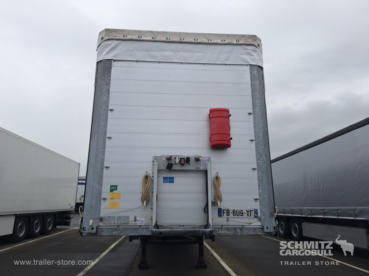SCHMITZ Curtainsider Standard Taillift - Curtainsider semi-trailer: picture 2 SCHMITZ Curtainsider Standard Taillift - Curtainsider semi-trailer: picture 2