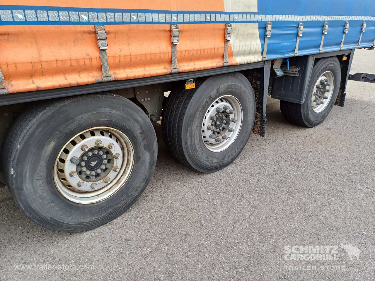 SCHMITZ Auflieger Curtainsider Standard Forklift holder - Curtainsider semi-trailer: picture 4 SCHMITZ Auflieger Curtainsider Standard Forklift holder - Curtainsider semi-trailer: picture 4