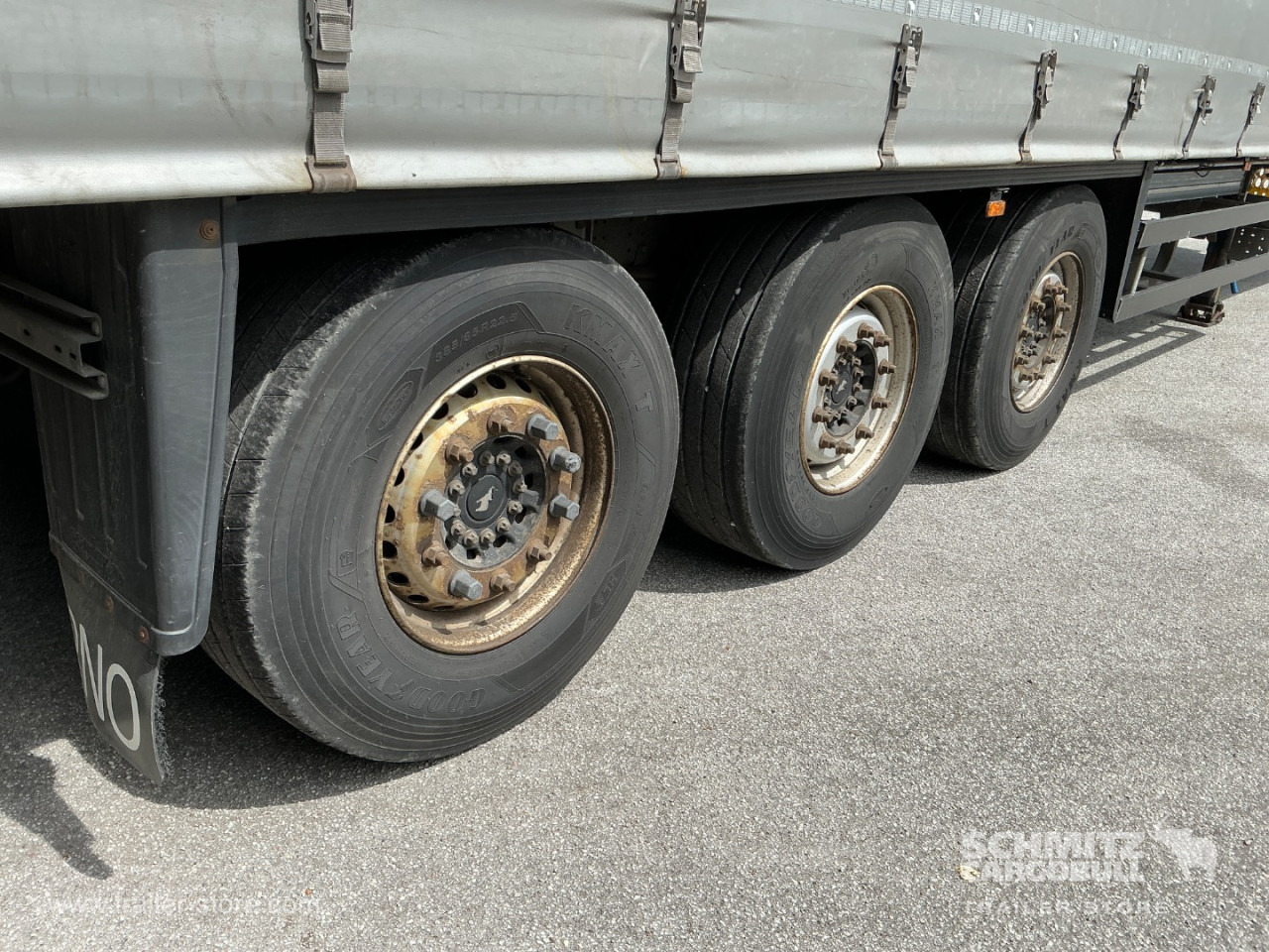 SCHMITZ Curtainsider Standard Taillift - Curtainsider semi-trailer: picture 2 SCHMITZ Curtainsider Standard Taillift - Curtainsider semi-trailer: picture 2