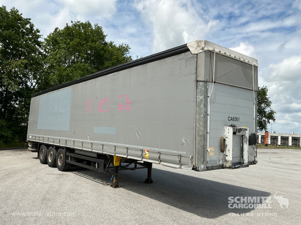 SCHMITZ Curtainsider Standard Taillift - Curtainsider semi-trailer: picture 1 SCHMITZ Curtainsider Standard Taillift - Curtainsider semi-trailer: picture 1