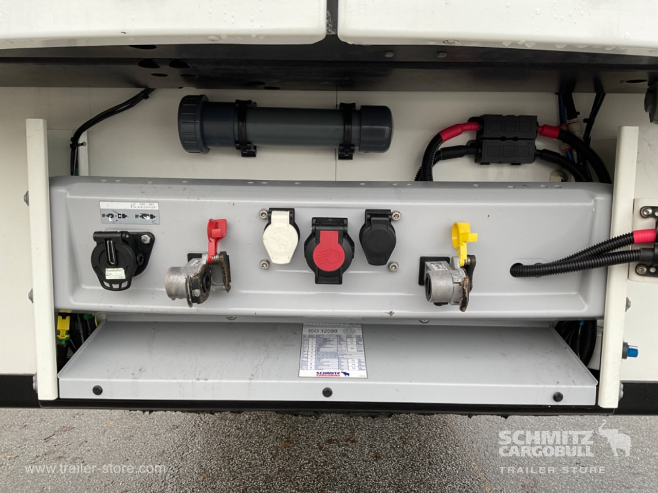 SCHMITZ Reefer Standard Taillift - Isothermal semi-trailer: picture 4 SCHMITZ Reefer Standard Taillift - Isothermal semi-trailer: picture 4