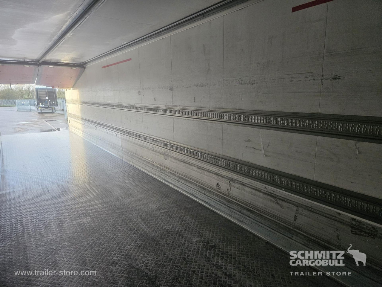 SCHMITZ Reefer Multitemp Taillift - Isothermal semi-trailer: picture 4 SCHMITZ Reefer Multitemp Taillift - Isothermal semi-trailer: picture 4