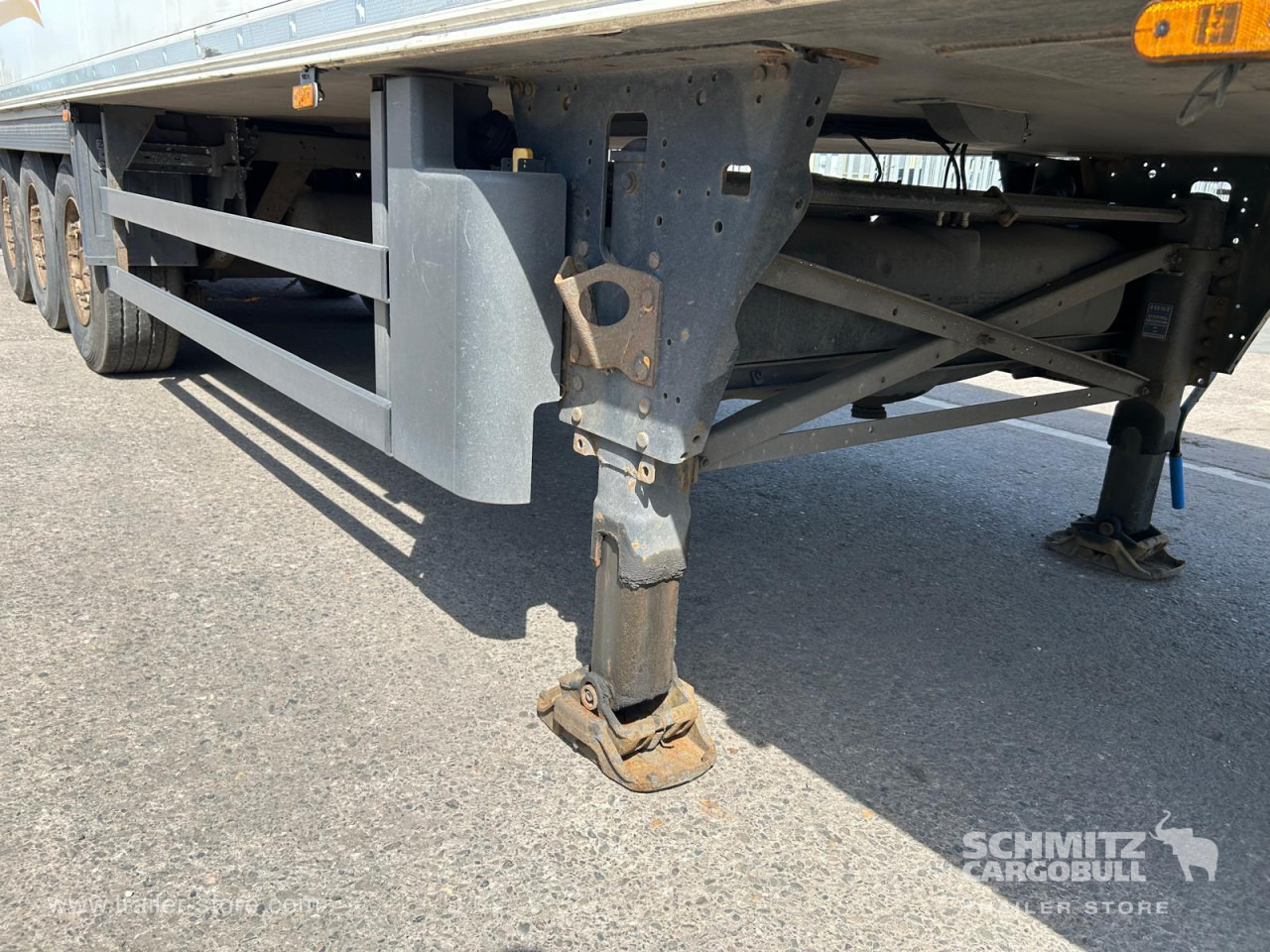 SCHMITZ Reefer Standard - Isothermal semi-trailer: picture 2 SCHMITZ Reefer Standard - Isothermal semi-trailer: picture 2