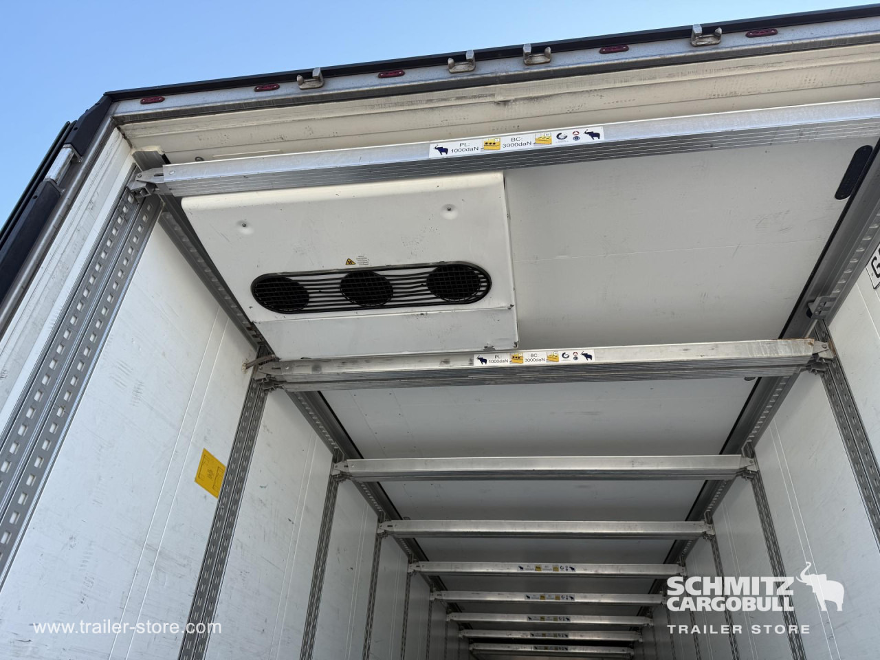 SCHMITZ Reefer Multitemp Double deck - Isothermal semi-trailer: picture 3 SCHMITZ Reefer Multitemp Double deck - Isothermal semi-trailer: picture 3