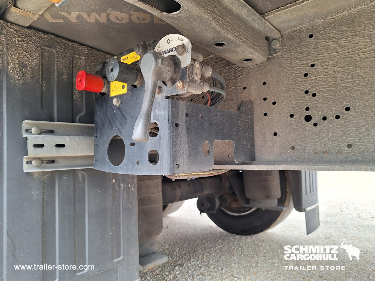 SCHMITZ Curtainsider Mega - Curtainsider semi-trailer: picture 4 SCHMITZ Curtainsider Mega - Curtainsider semi-trailer: picture 4