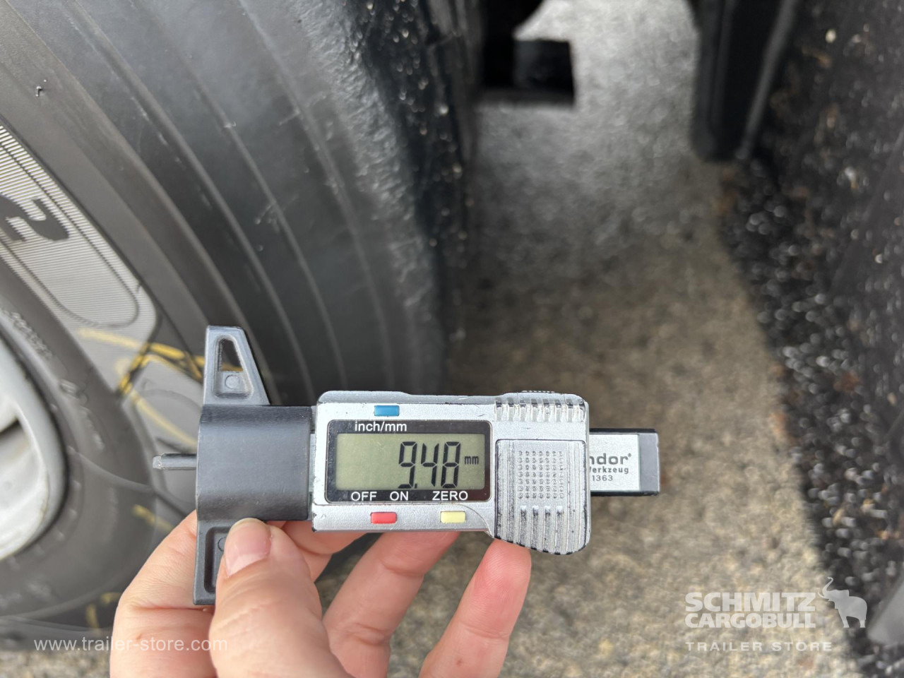 SCHMITZ Curtainsider Mega - Curtainsider semi-trailer: picture 4 SCHMITZ Curtainsider Mega - Curtainsider semi-trailer: picture 4