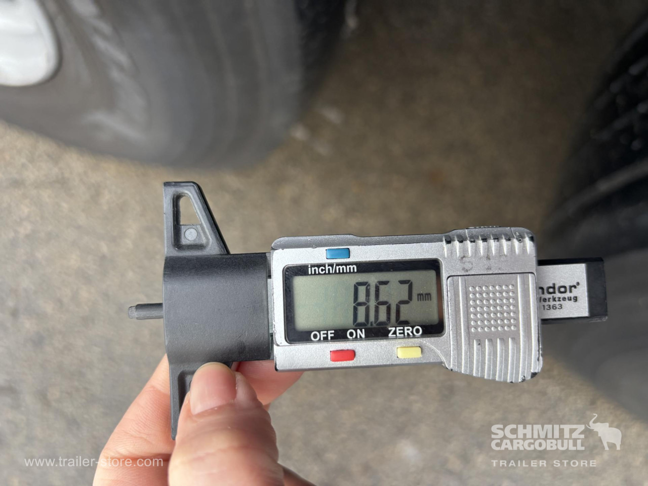 SCHMITZ Curtainsider Standard - Curtainsider semi-trailer: picture 4 SCHMITZ Curtainsider Standard - Curtainsider semi-trailer: picture 4