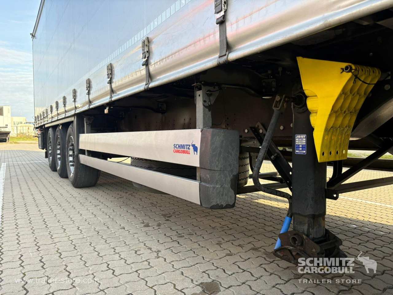 SCHMITZ Curtainsider Standard - Curtainsider semi-trailer: picture 4 SCHMITZ Curtainsider Standard - Curtainsider semi-trailer: picture 4