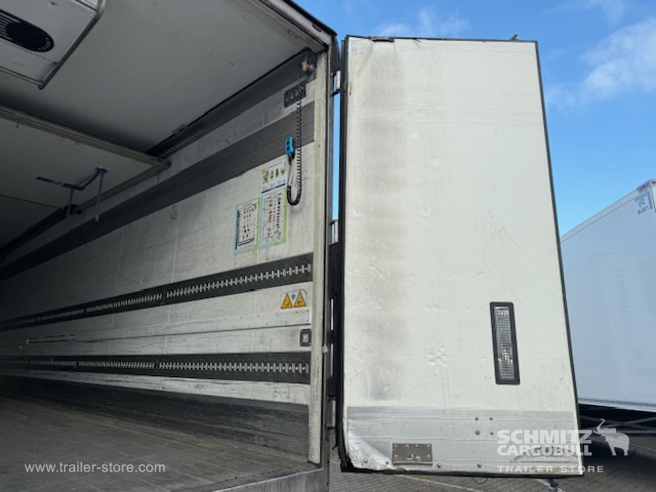 Isothermal semi-trailer SCHMITZ Oplegger Vries Multitemp Taillift: picture 15