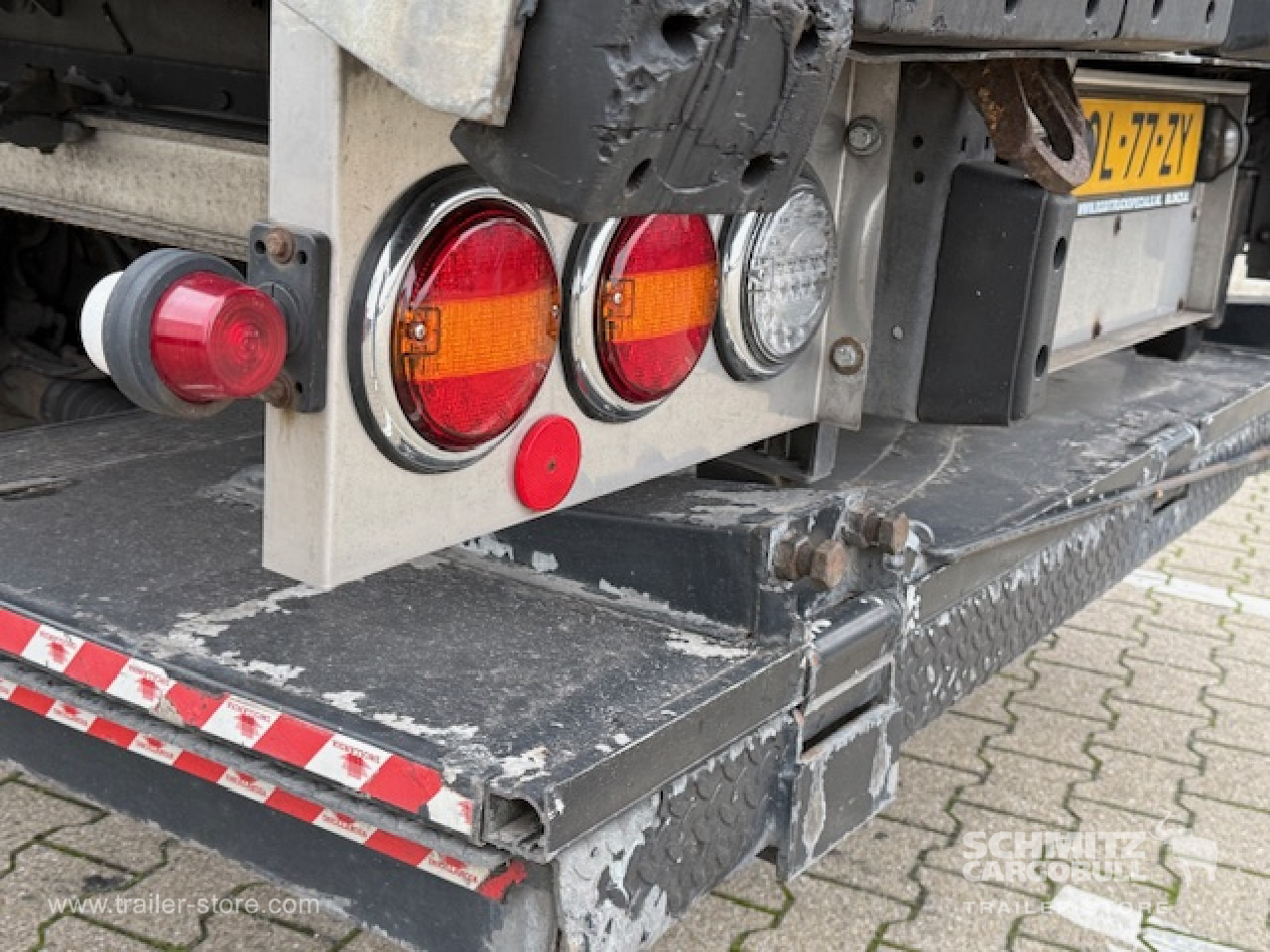 SCHMITZ Oplegger Vries Standard Taillift - Isothermal semi-trailer: picture 3 SCHMITZ Oplegger Vries Standard Taillift - Isothermal semi-trailer: picture 3