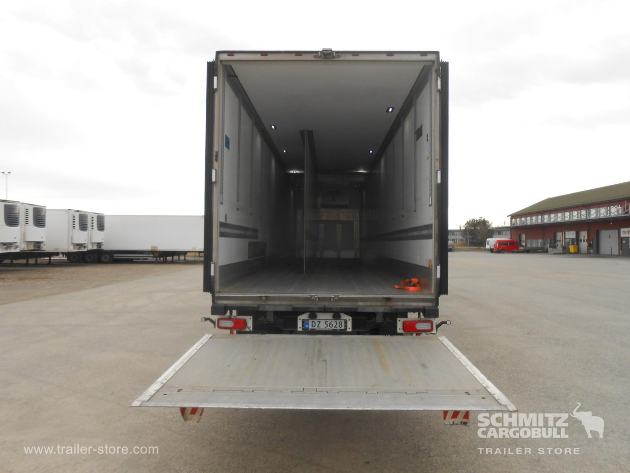 SCHMITZ Reefer Standard Taillift - Isothermal semi-trailer: picture 3 SCHMITZ Reefer Standard Taillift - Isothermal semi-trailer: picture 3
