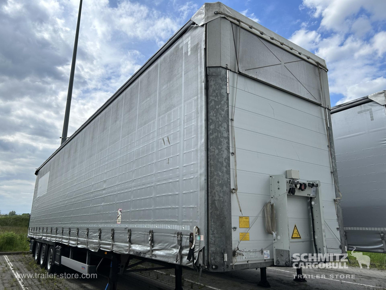 SCHMITZ Curtainsider Mega - Curtainsider semi-trailer: picture 1 SCHMITZ Curtainsider Mega - Curtainsider semi-trailer: picture 1