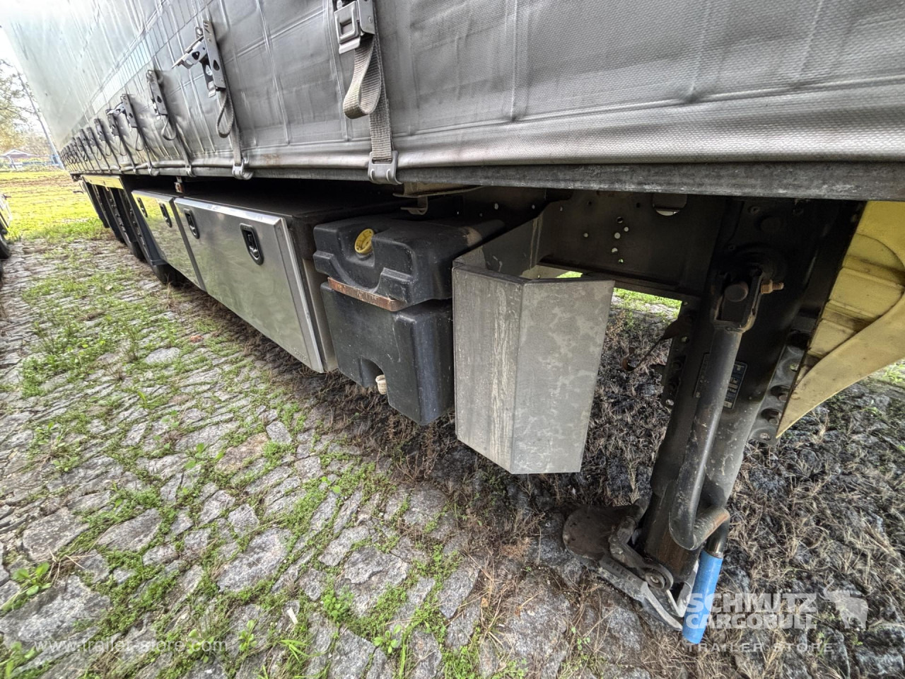 SCHMITZ Curtainsider Varios - Curtainsider semi-trailer: picture 4 SCHMITZ Curtainsider Varios - Curtainsider semi-trailer: picture 4