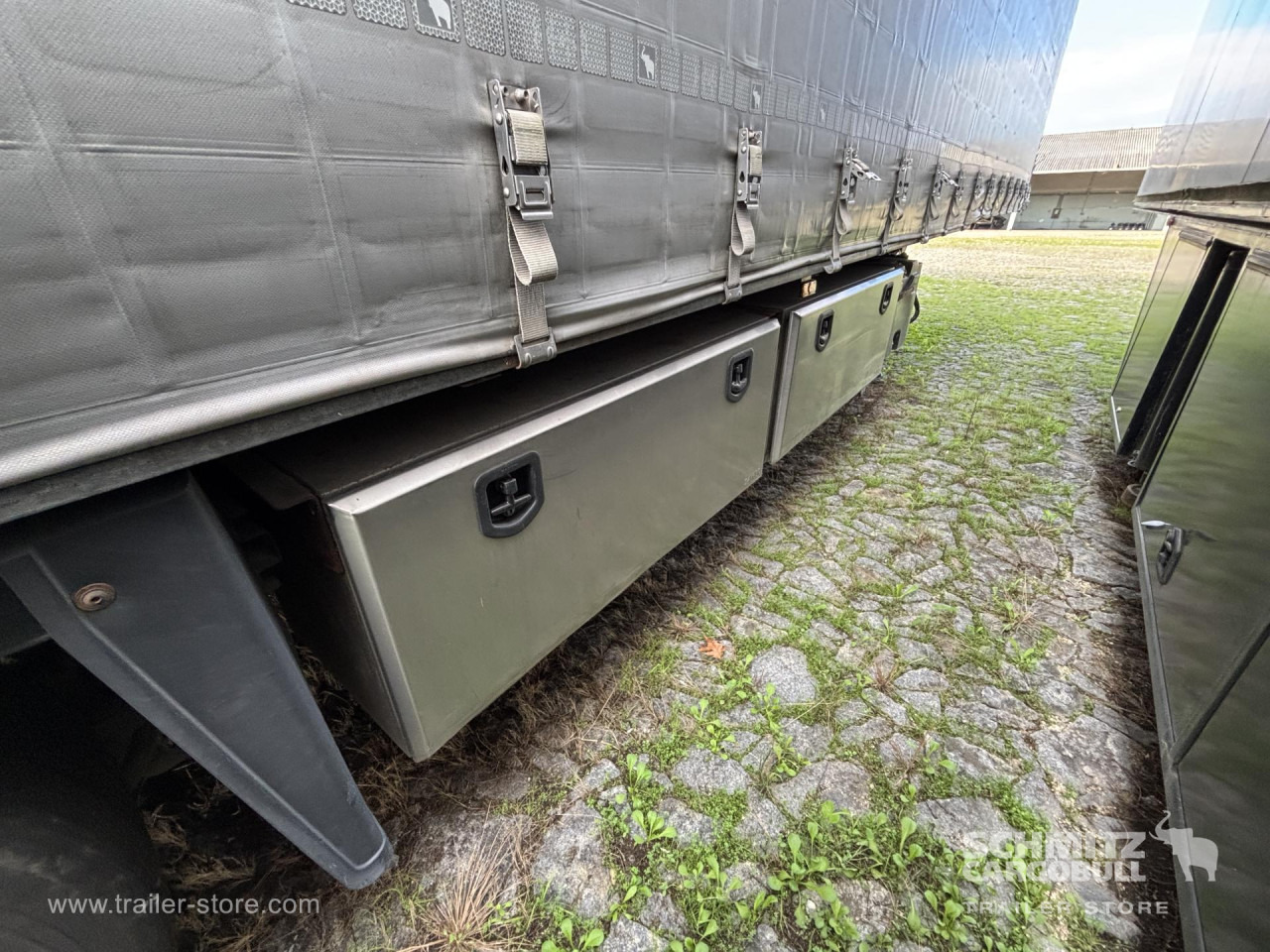 SCHMITZ Curtainsider Varios - Curtainsider semi-trailer: picture 2 SCHMITZ Curtainsider Varios - Curtainsider semi-trailer: picture 2