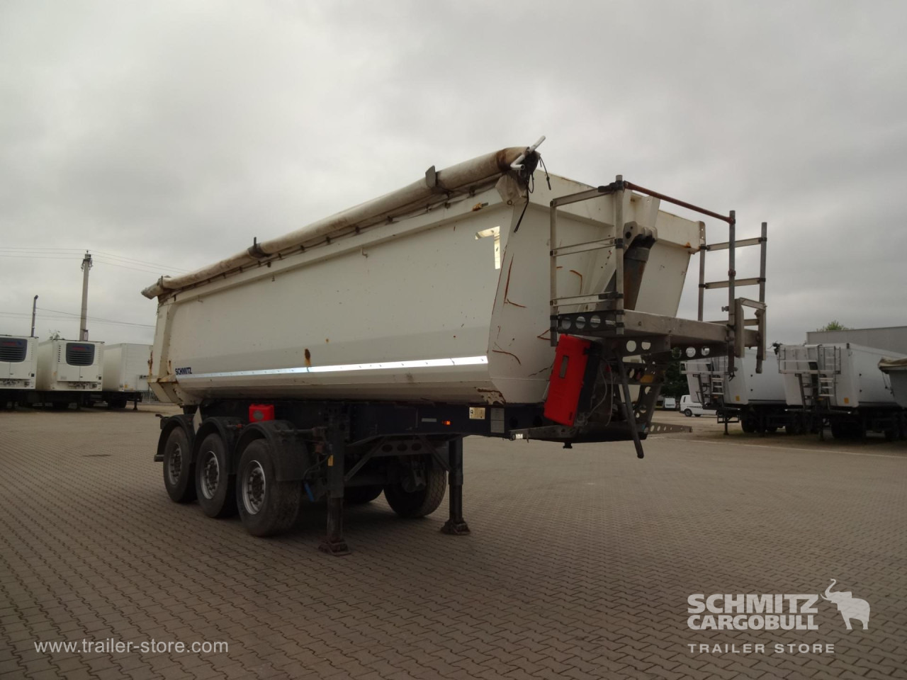 SCHMITZ Tipper Steel half pipe body 28m³ - Tipper semi-trailer: picture 4 SCHMITZ Tipper Steel half pipe body 28m³ - Tipper semi-trailer: picture 4