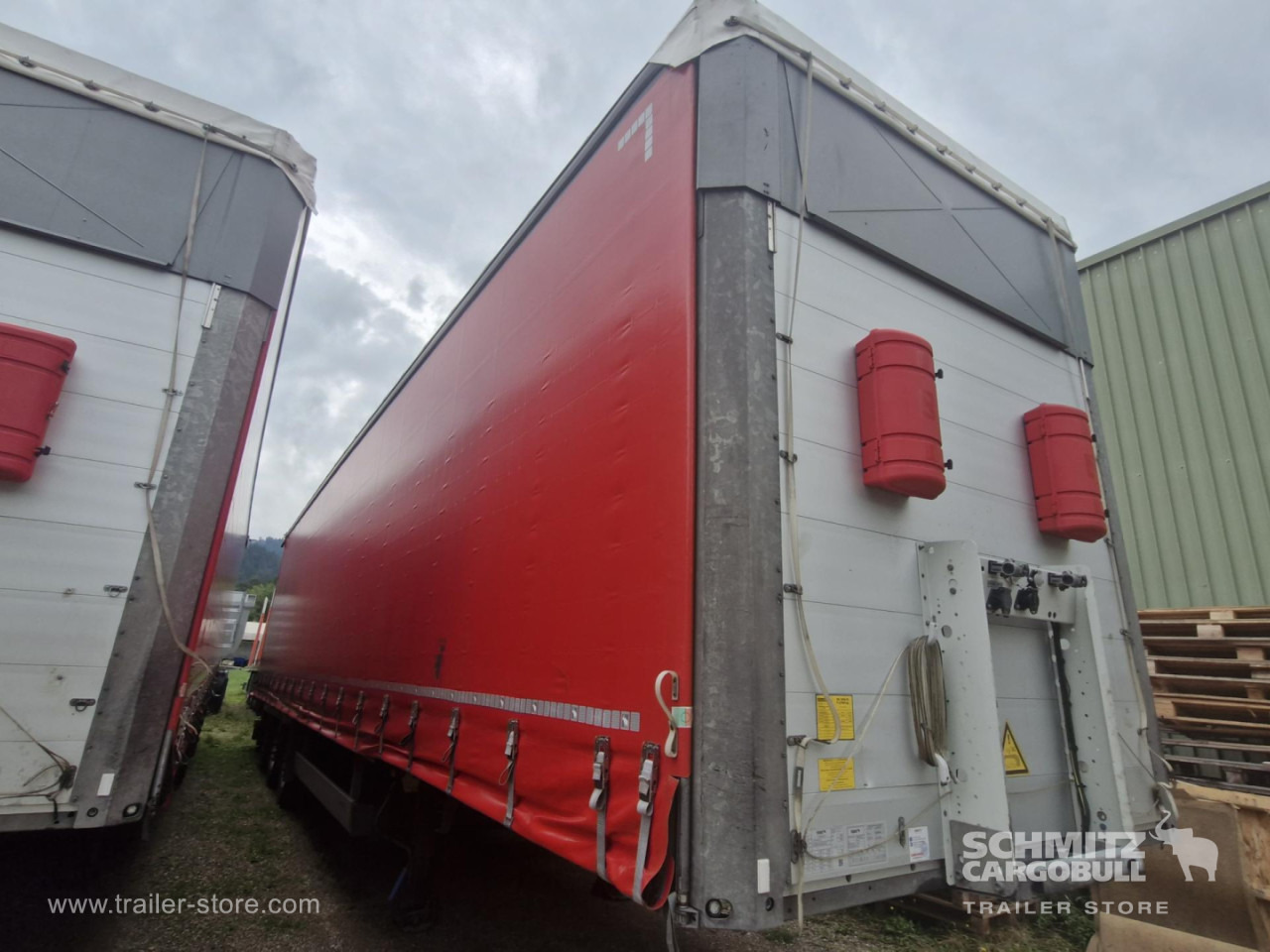 SCHMITZ Curtainsider Varios - Curtainsider semi-trailer: picture 1 SCHMITZ Curtainsider Varios - Curtainsider semi-trailer: picture 1
