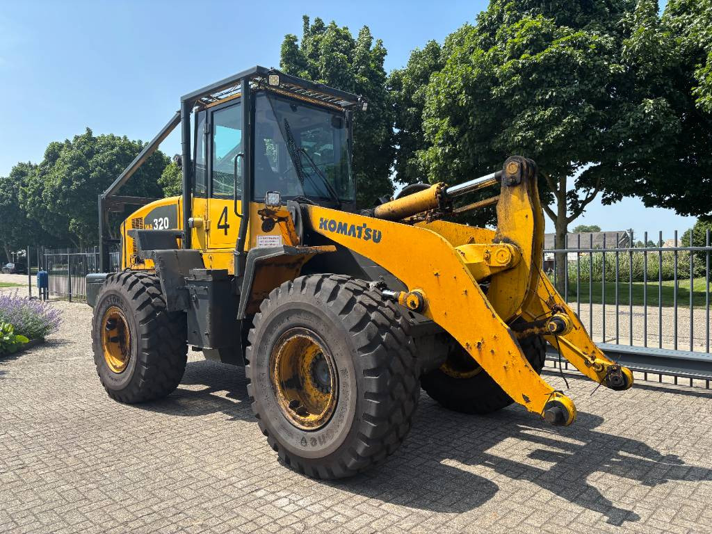 Komatsu WA 320-5 - Wheel loader: picture 5 Komatsu WA 320-5 - Wheel loader: picture 5
