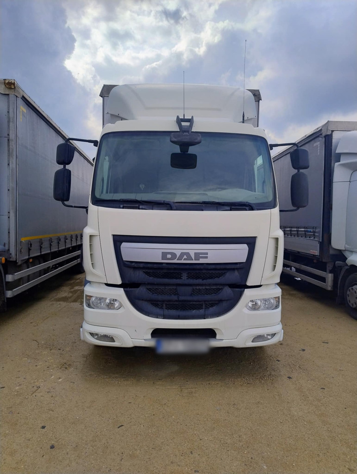 DAF LF 250 / Curtainsider 18 EPAL / sleeping cab - Curtainsider truck: picture 2 DAF LF 250 / Curtainsider 18 EPAL / sleeping cab - Curtainsider truck: picture 2