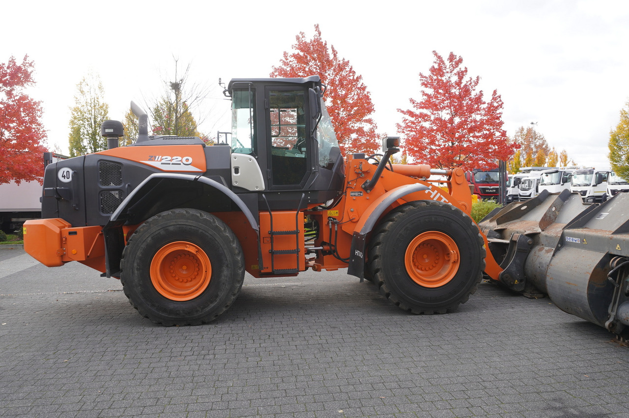 Wheel loader HITACHI ZW220 articulated loader / 2 buckets: picture 7 Wheel loader HITACHI ZW220 articulated loader / 2 buckets: picture 7