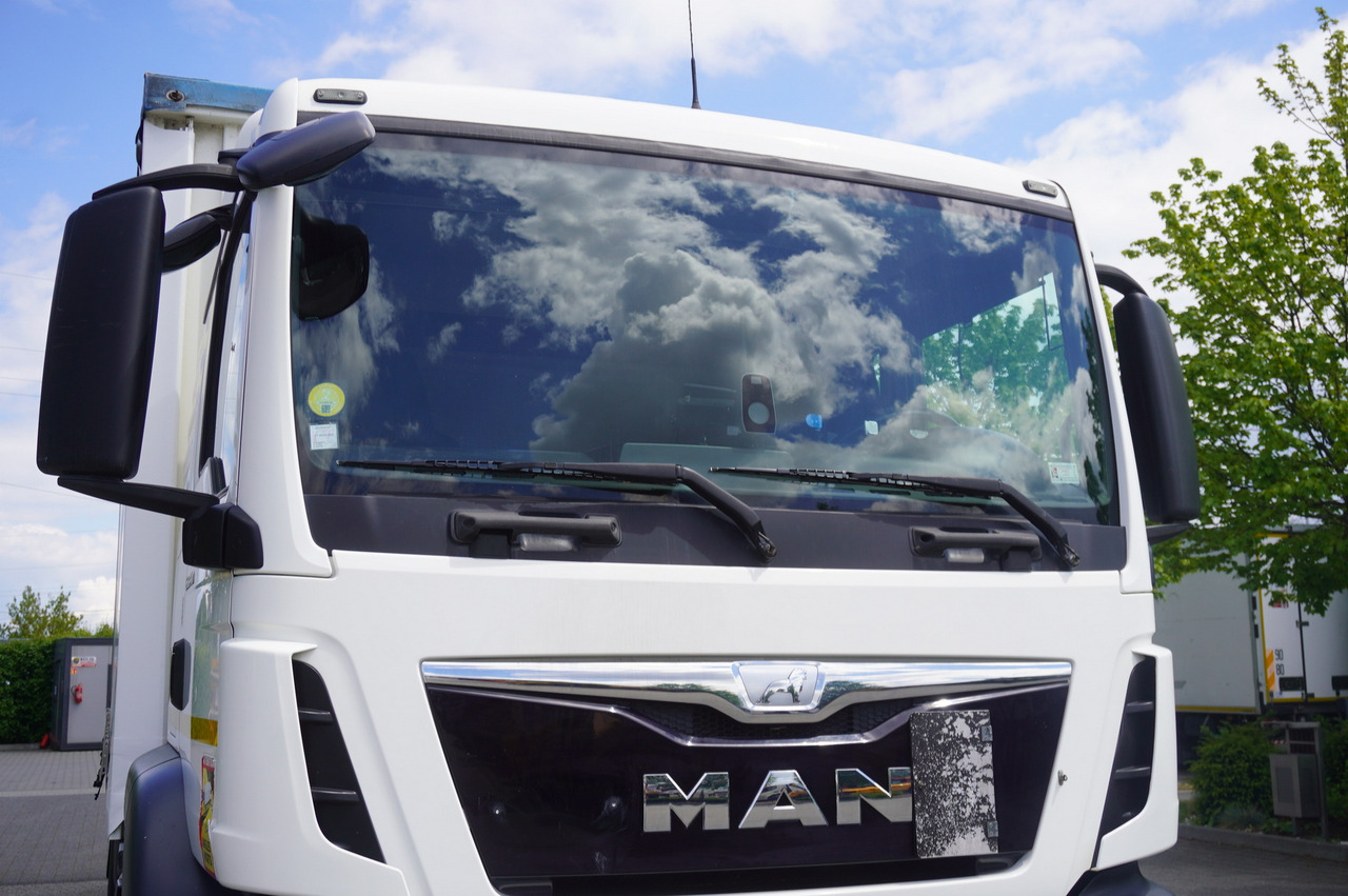 Curtainsider truck MAN TGS 18.440 / 19 EPAL curtainsider / Sleeper cab: picture 9 Curtainsider truck MAN TGS 18.440 / 19 EPAL curtainsider / Sleeper cab: picture 9