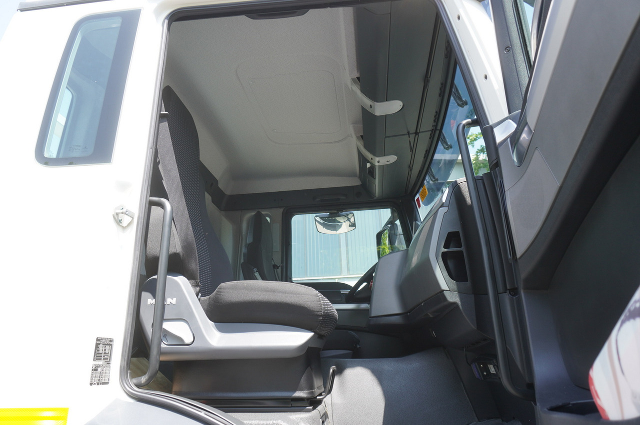 Dropside/ Flatbed truck, Crane truck MAN TGS 26.360 Flatbed / Fassi F175 7.7 T / steered 3rd axle: picture 28 Dropside/ Flatbed truck, Crane truck MAN TGS 26.360 Flatbed / Fassi F175 7.7 T / steered 3rd axle: picture 28