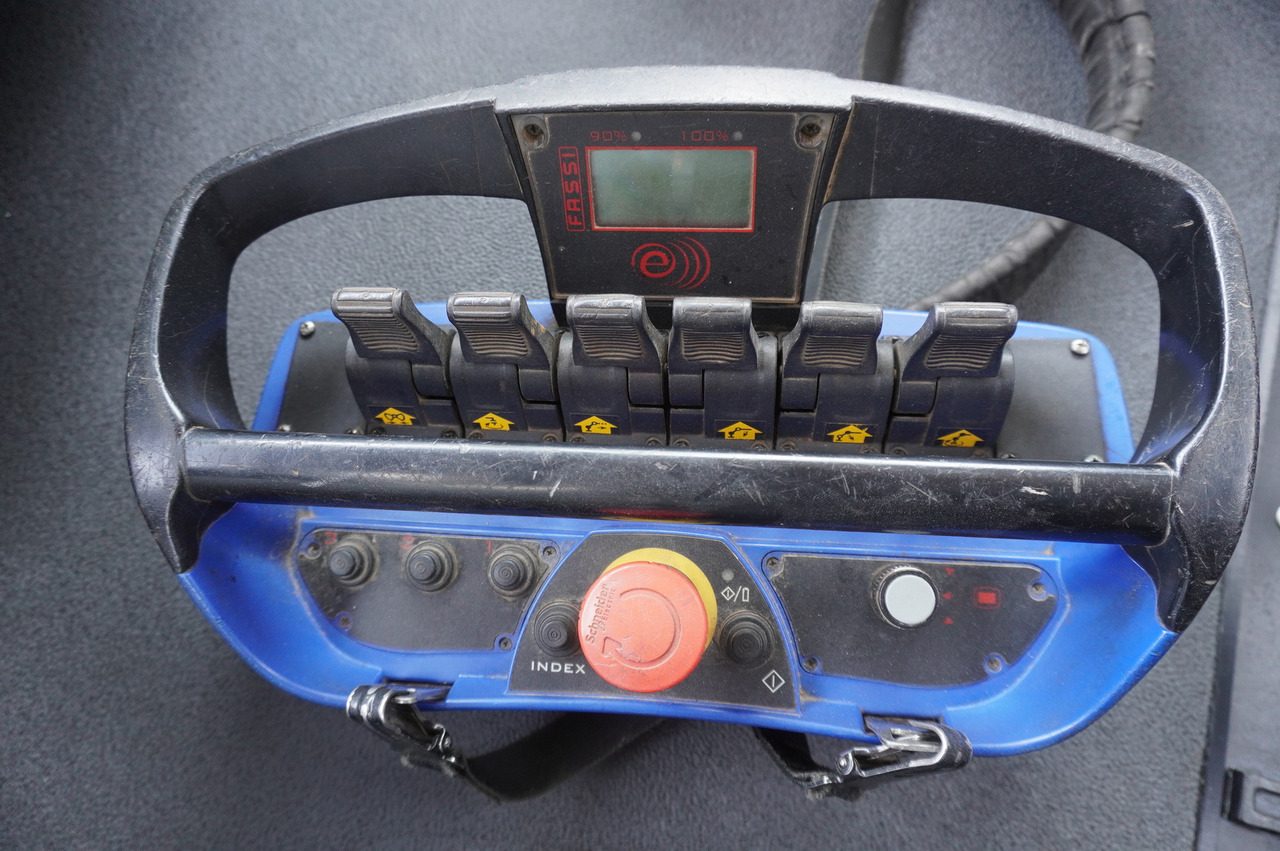 Dropside/ Flatbed truck, Crane truck MAN TGS 26.360 Flatbed / Fassi F175 7.7 T / steered 3rd axle: picture 10 Dropside/ Flatbed truck, Crane truck MAN TGS 26.360 Flatbed / Fassi F175 7.7 T / steered 3rd axle: picture 10