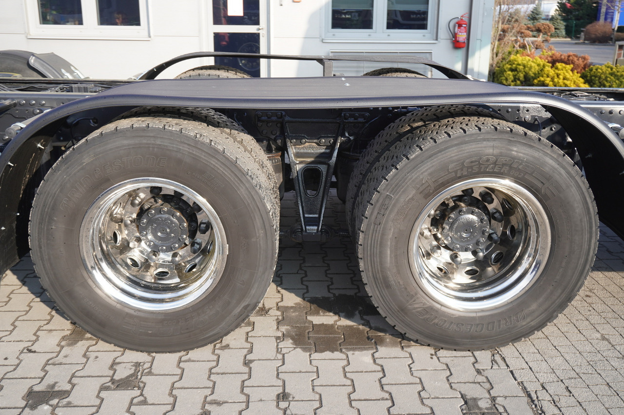 Cab chassis truck MAN TGX 35.580 E6 8x4/4 - 8.8m chassis frame: picture 15 Cab chassis truck MAN TGX 35.580 E6 8x4/4 - 8.8m chassis frame: picture 15