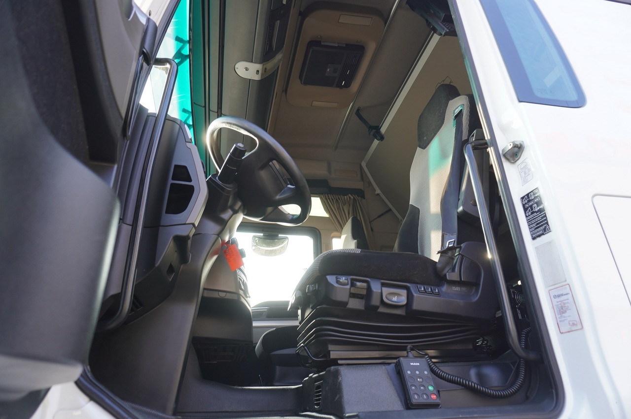 Cab chassis truck MAN TGX 35.580 E6 8x4/4 - 8.8m chassis frame: picture 21 Cab chassis truck MAN TGX 35.580 E6 8x4/4 - 8.8m chassis frame: picture 21