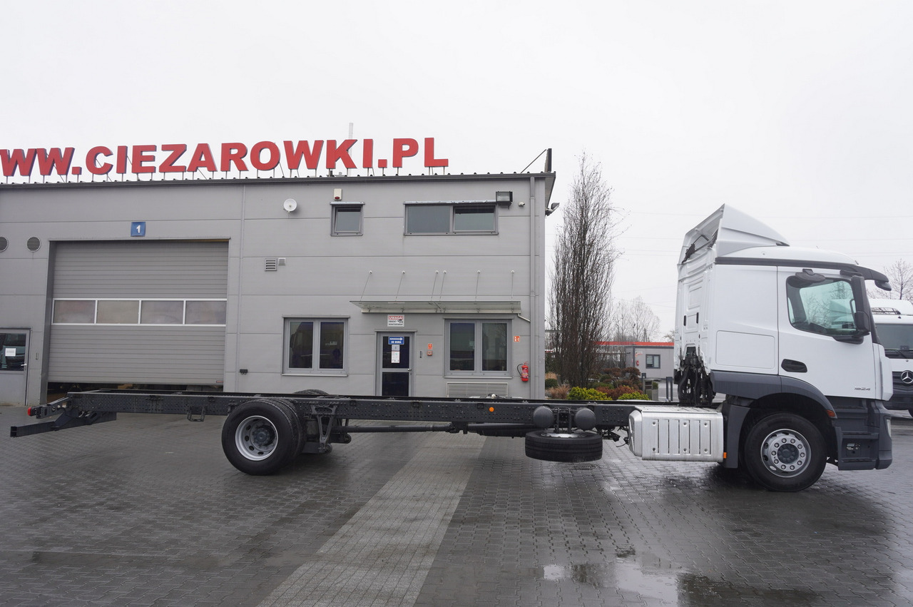 MERCEDES-BENZ Actros 1824 / 9.1 m chassis / ADR AT / sleeping cabin - Cab chassis truck: picture 2 MERCEDES-BENZ Actros 1824 / 9.1 m chassis / ADR AT / sleeping cabin - Cab chassis truck: picture 2