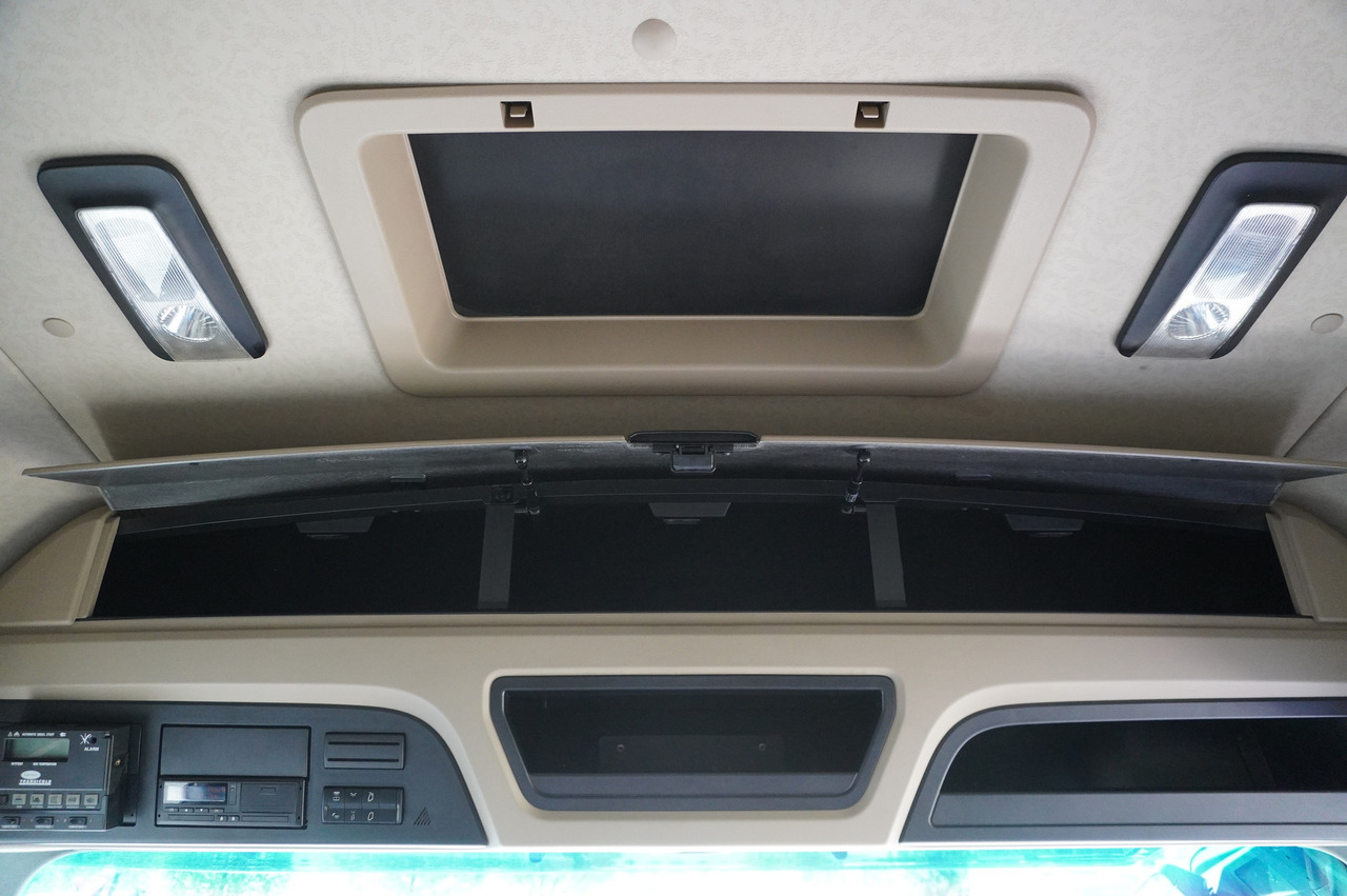 Refrigerator truck MERCEDES-BENZ Actros 2546 / Lecapitaine refrigerator 20 EPAL / Multitemperature / Carrier Supra 1150 MT: picture 27 Refrigerator truck MERCEDES-BENZ Actros 2546 / Lecapitaine refrigerator 20 EPAL / Multitemperature / Carrier Supra 1150 MT: picture 27